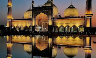 Taj Mahal Agra Tour by Superfast Train from Delhi: All Inclusive